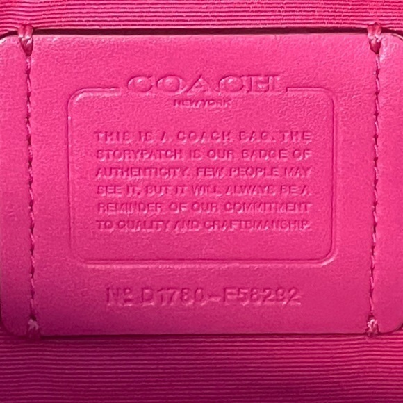 Coach ๐ฅ Signature City Zip Tote w/ matching wallet and checkbook holder ๐ฅ๐ฅ๐ฅ - Picture 9 of 16